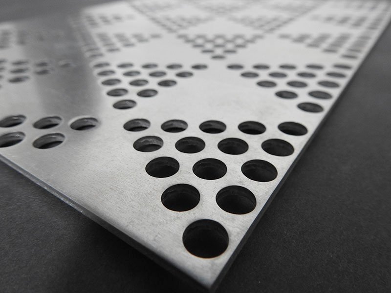 upfiles/stainless-steel-perforated-metal/15833238010.jpg